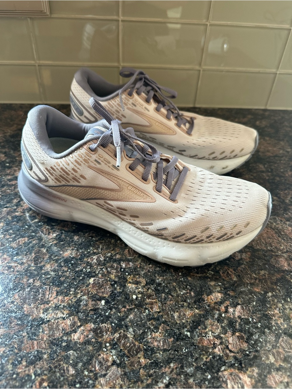 Brooks Glycerin  Running Shoes in Beige and Lavender